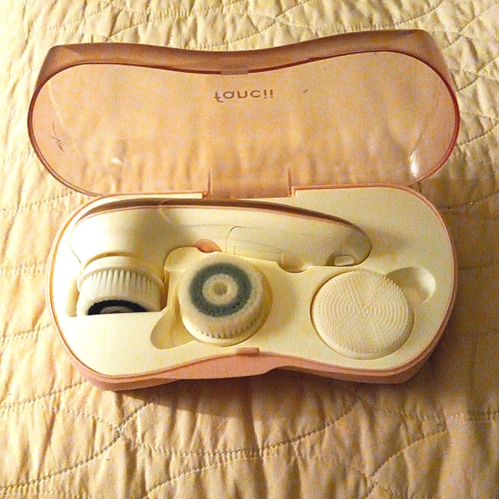 Fancii face scrubber